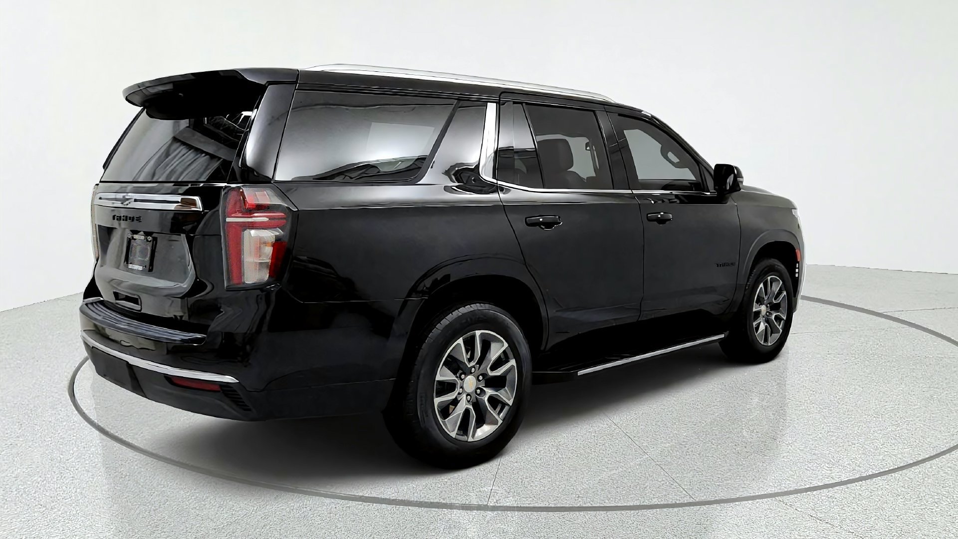 Used 2023 Chevrolet Tahoe LT w/ LT Signature Package AWD/4WD image 5