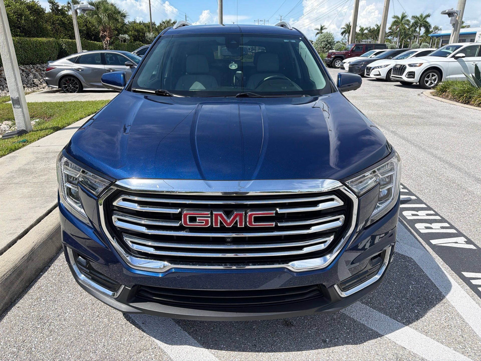 Used 2022 GMC Terrain SLT w/ Tech Package FWD image 8