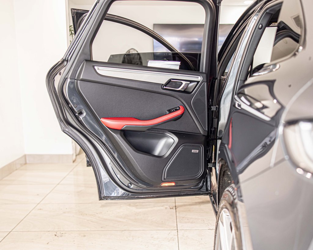 Used 2023 Porsche Macan S image 34