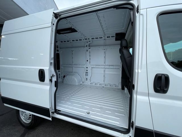 Used 2025 RAM ProMaster 1500 w/ Convenience Group FWD image 5