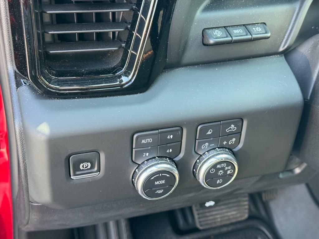 Used 2024 GMC Sierra 2500 AT4 w/ AT4 Premium Plus Package AWD/4WD image 17
