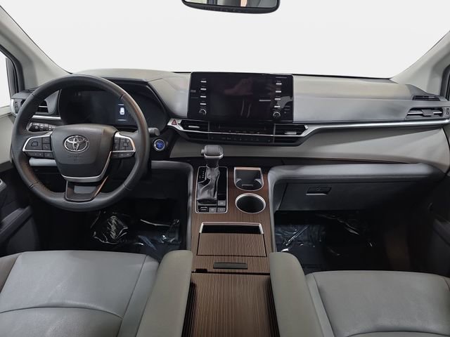 Certified 2023 Toyota Sienna XLE AWD/4WD image 9