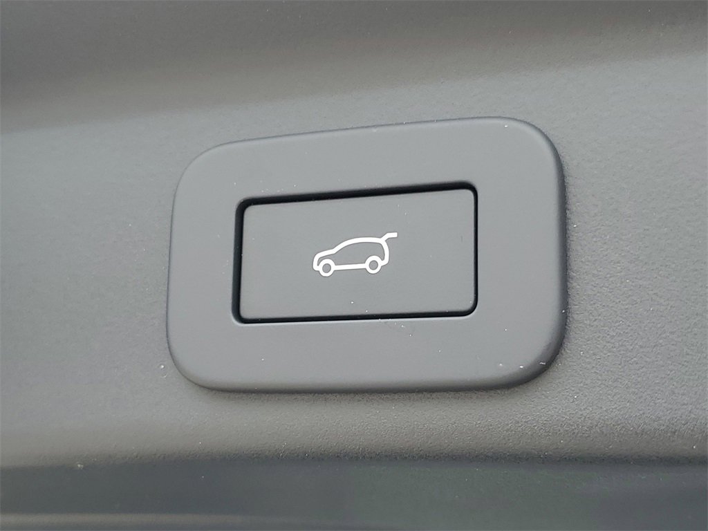 New 2026 Jaguar F-PACE R-Dynamic S image 8