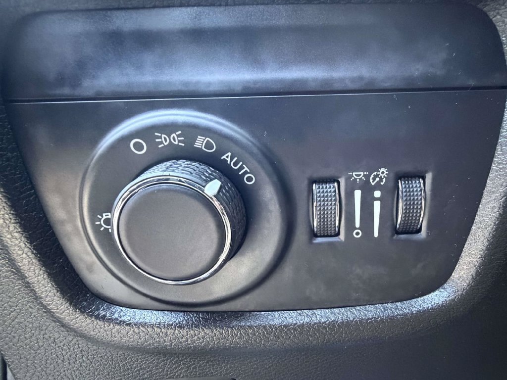 Used 2022 Jeep Grand Cherokee Altitude AWD/4WD image 25