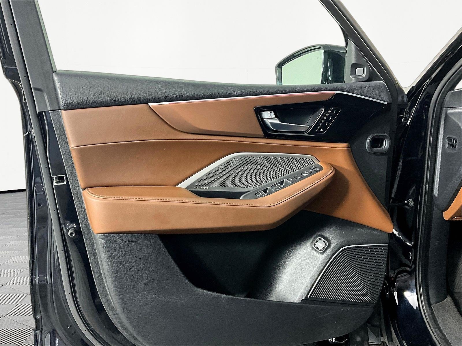 Certified 2023 Acura MDX FWD w/ Technology Package image 20