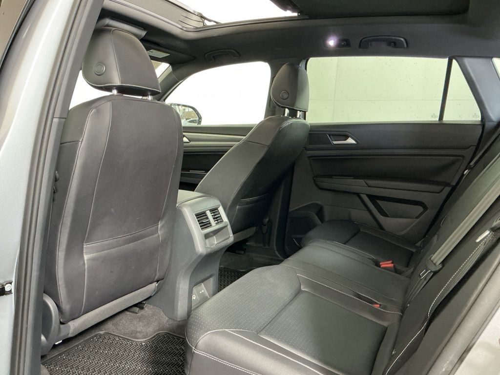 Used 2020 Volkswagen Atlas Cross Sport SE w/ Panoramic Sunroof Package image 28