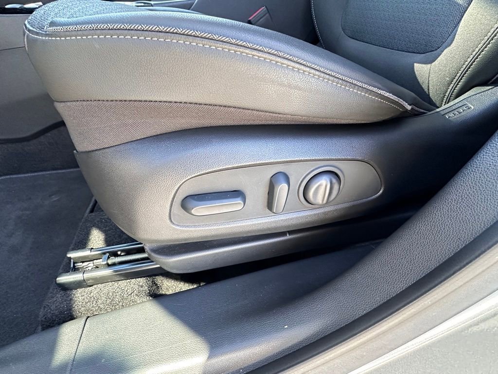 Certified 2023 Buick Encore GX Select w/ Sport Touring Package FWD image 19