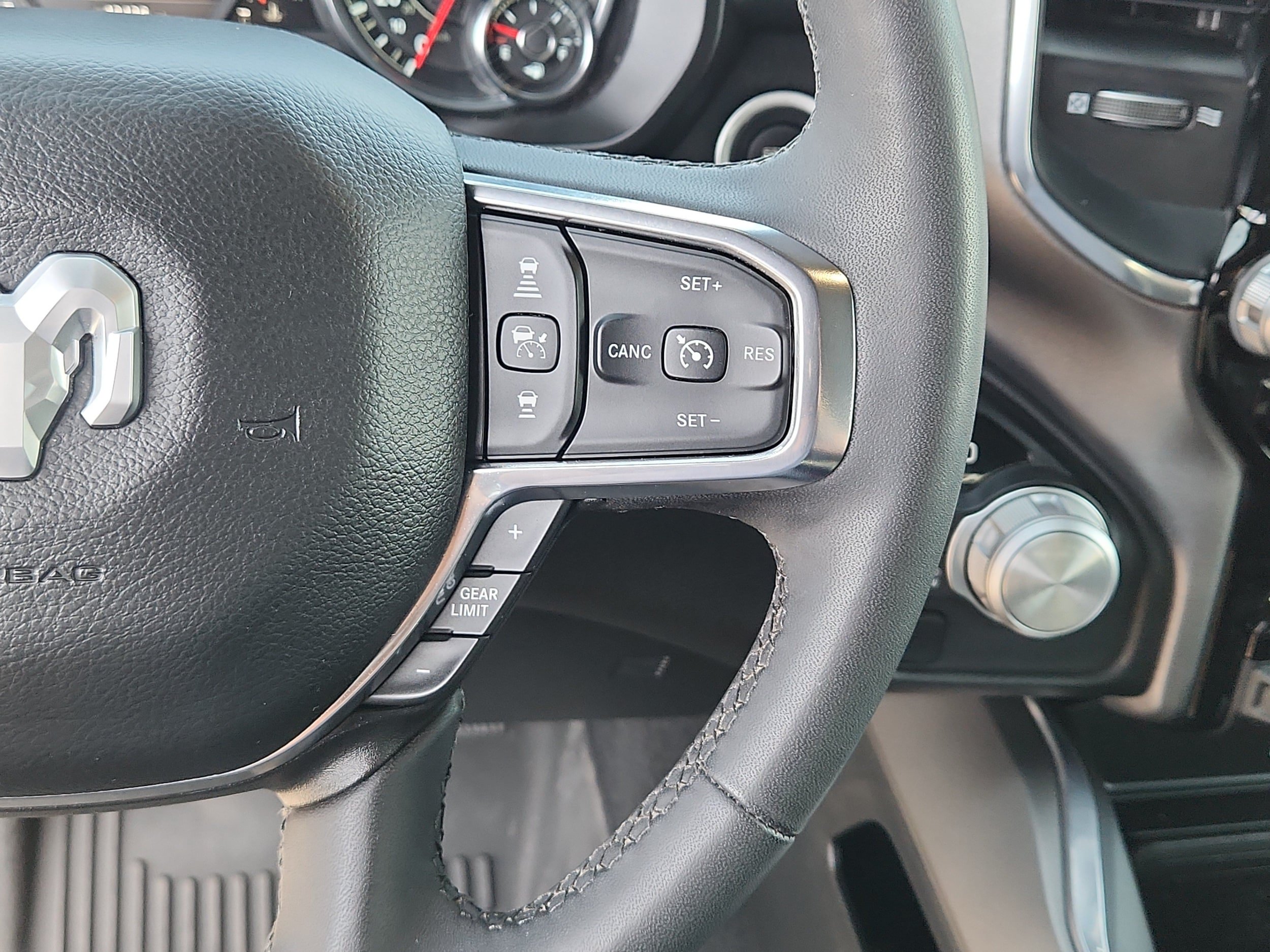 Used 2025 RAM 1500 Laramie AWD/4WD image 17