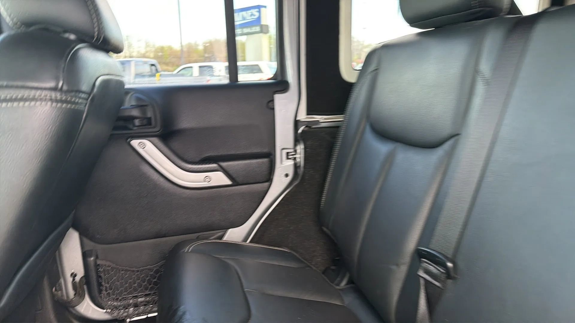 Used 2016 Jeep Wrangler Unlimited Rubicon image 43