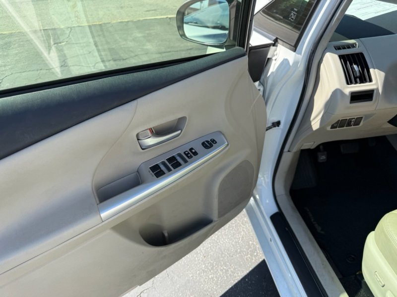 Used 2014 Toyota Prius V Five image 14