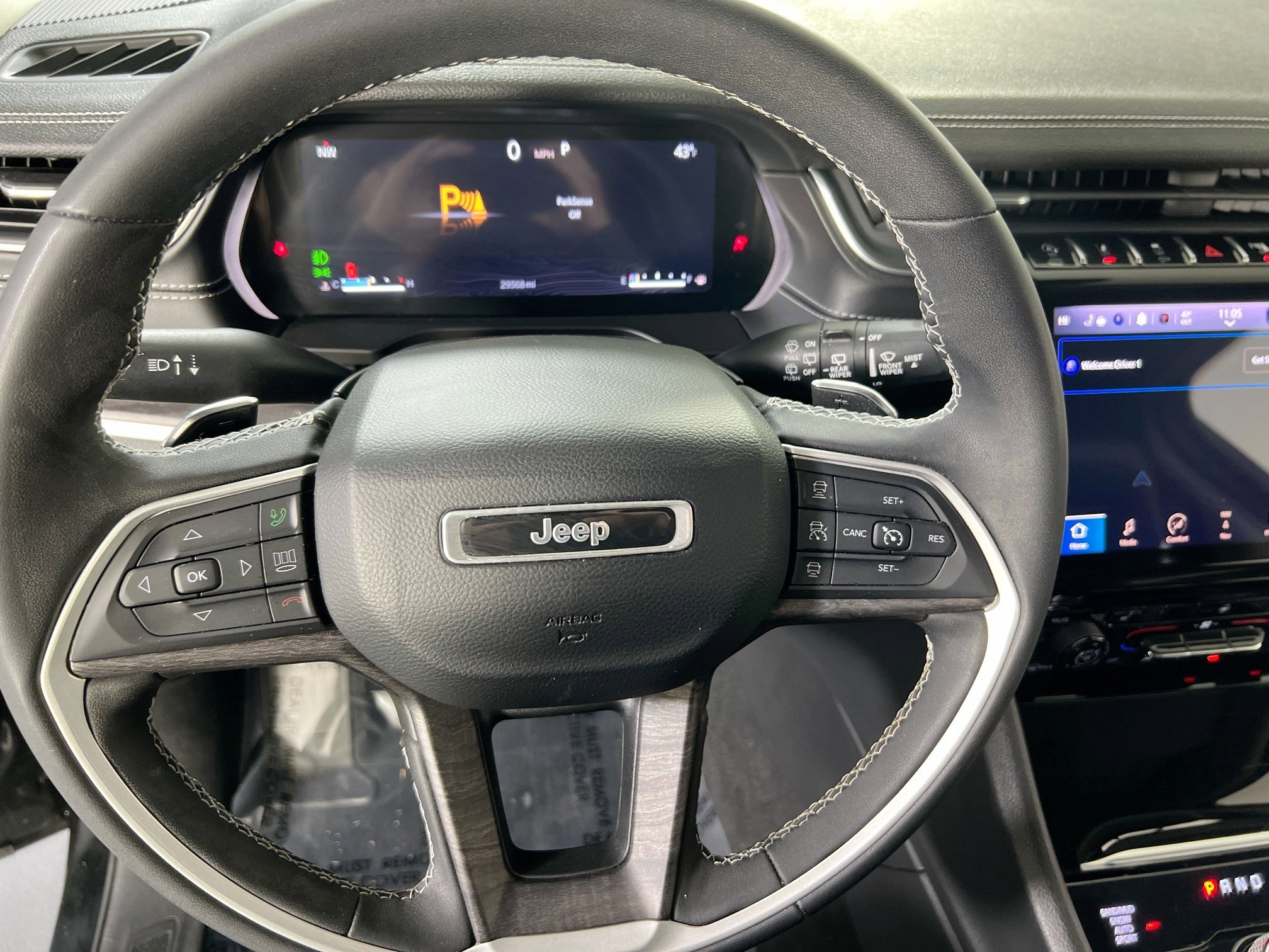 Used 2023 Jeep Grand Cherokee Limited w/ Black Appearance Package image 11