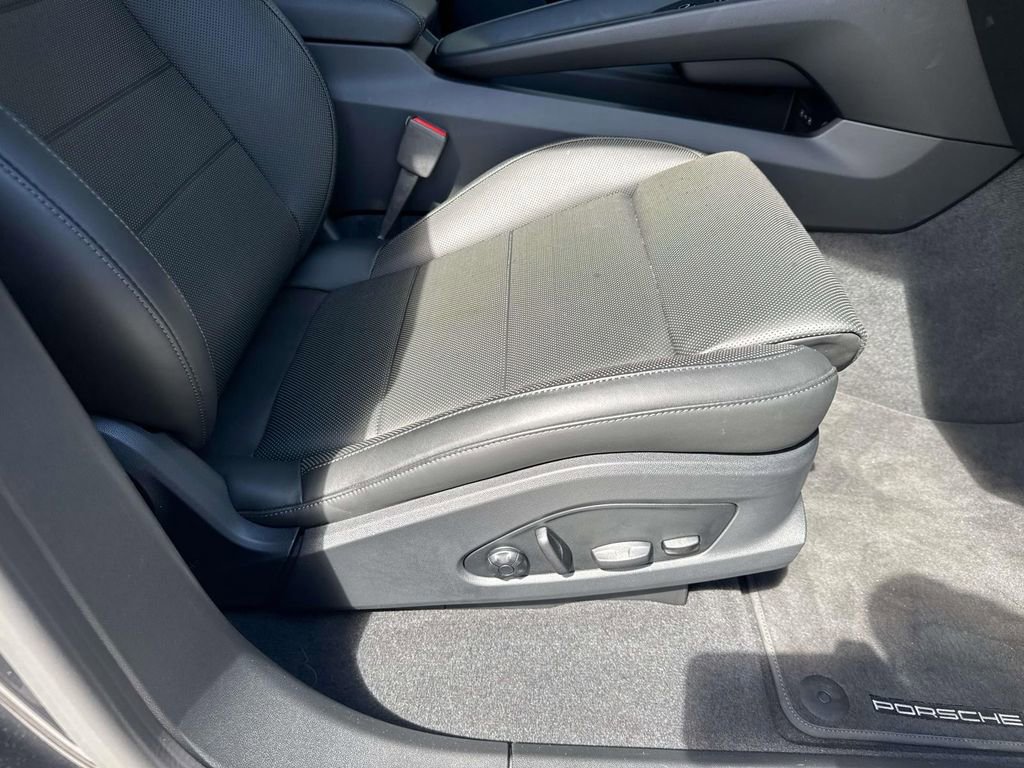 Certified 2024 Porsche Macan 4 Electric image 17