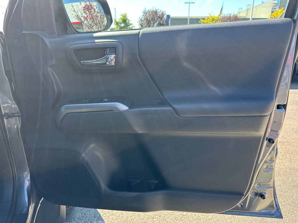 Certified 2023 Toyota Tacoma TRD Off-Road w/ Technology Package AWD/4WD image 16