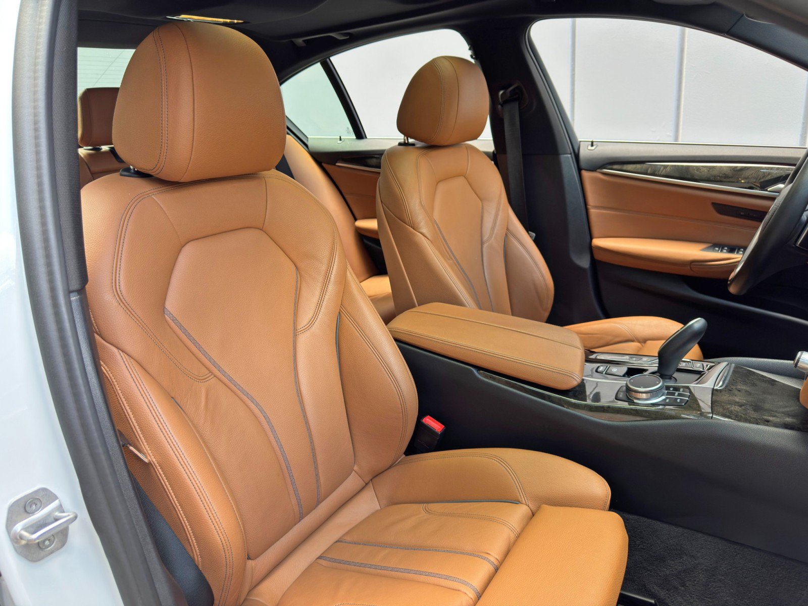 Used 2021 BMW 530i w/ Convenience Package RWD image 40