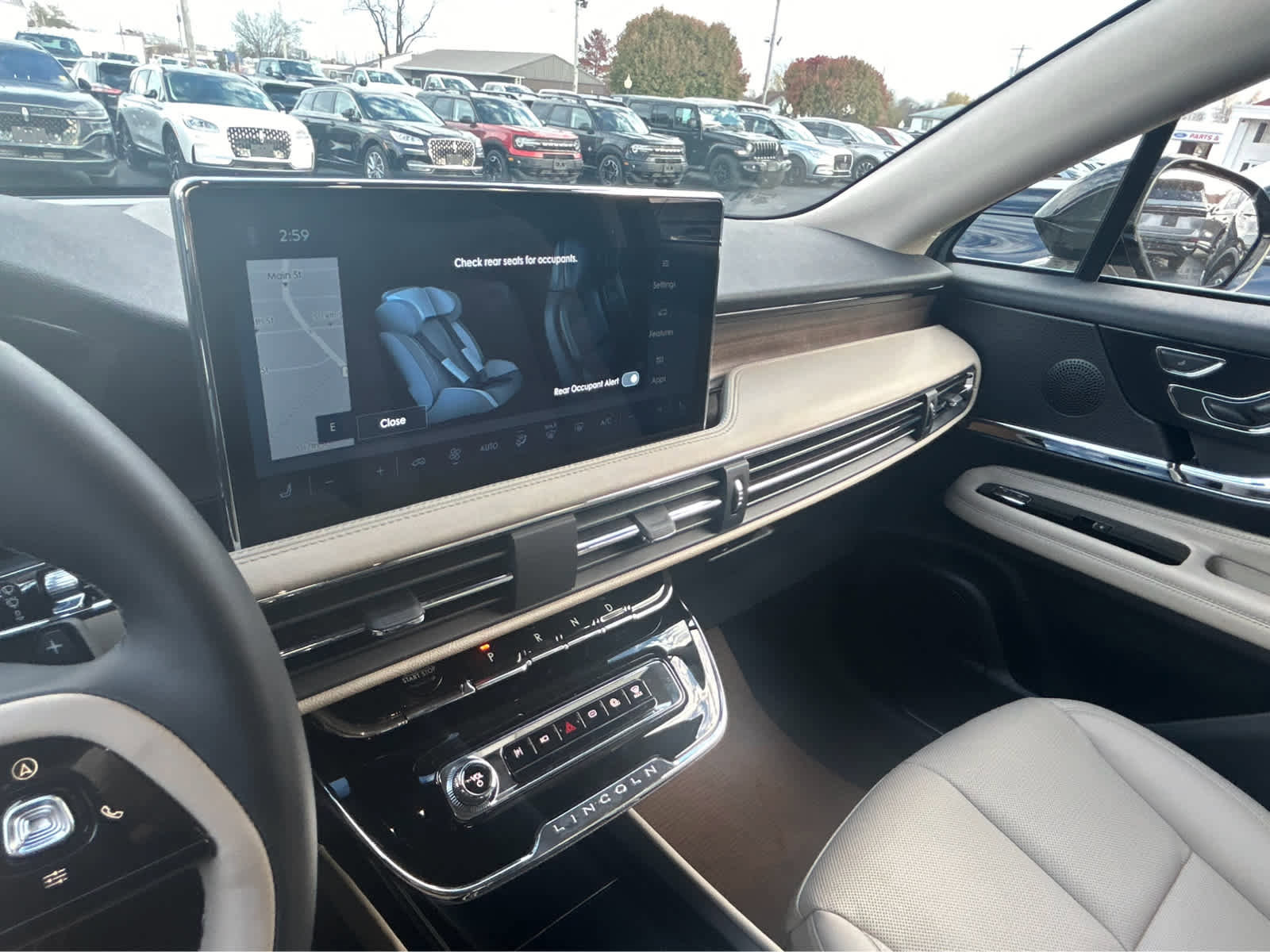 Used 2025 Lincoln Corsair Grand Touring image 57
