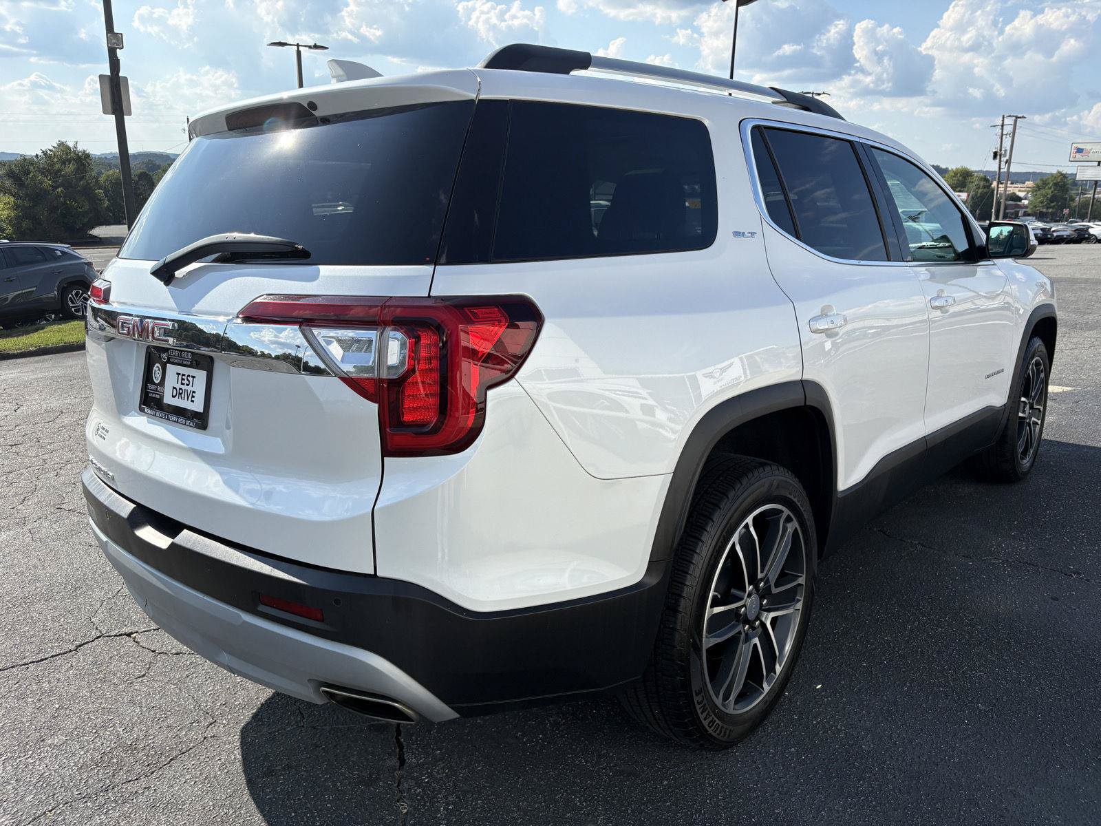 Used 2021 GMC Acadia SLT w/ Premium Package FWD image 8