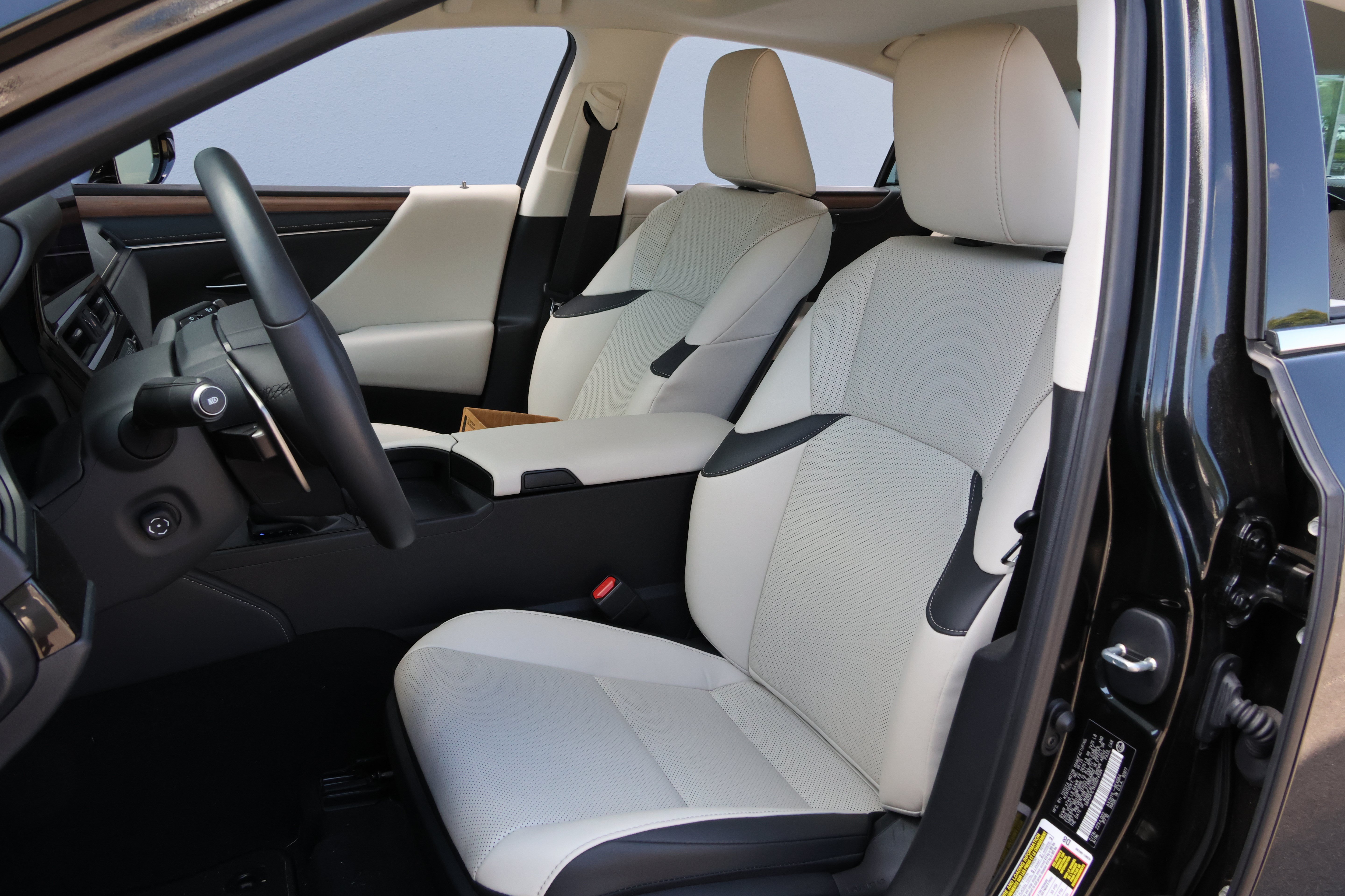 Certified 2025 Lexus ES 300h w/ Premium Package FWD image 33