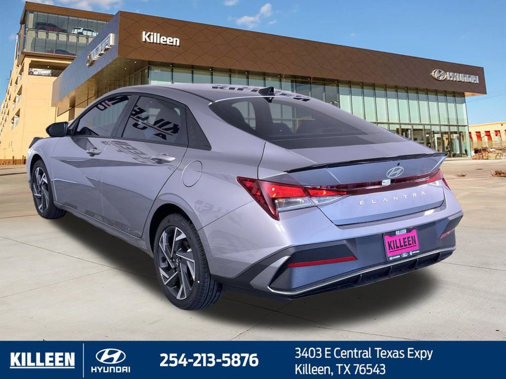 Used 2025 Hyundai Elantra Sport image 6