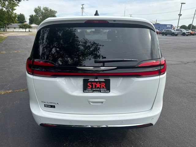 Used 2026 Chrysler Pacifica Select FWD image 4