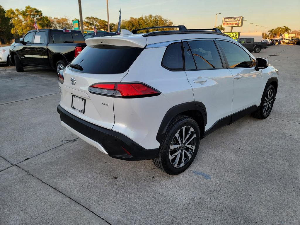 Used 2022 Toyota Corolla Cross XLE w/ Convenience Package image 5