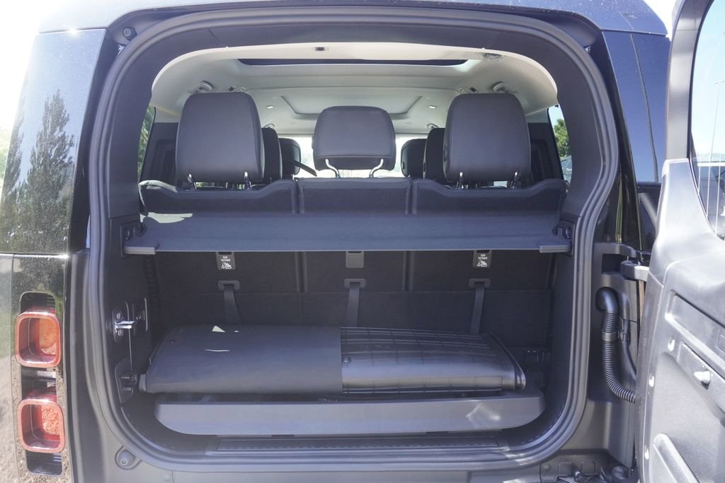 New 2025 Land Rover Defender 130 S image 32