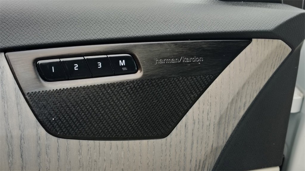 Certified 2023 Volvo XC90 B6 Plus image 9