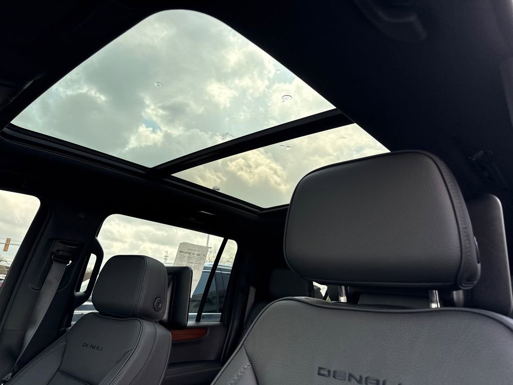 Certified 2025 GMC Yukon XL Denali w/ Denali Reserve Package image 28