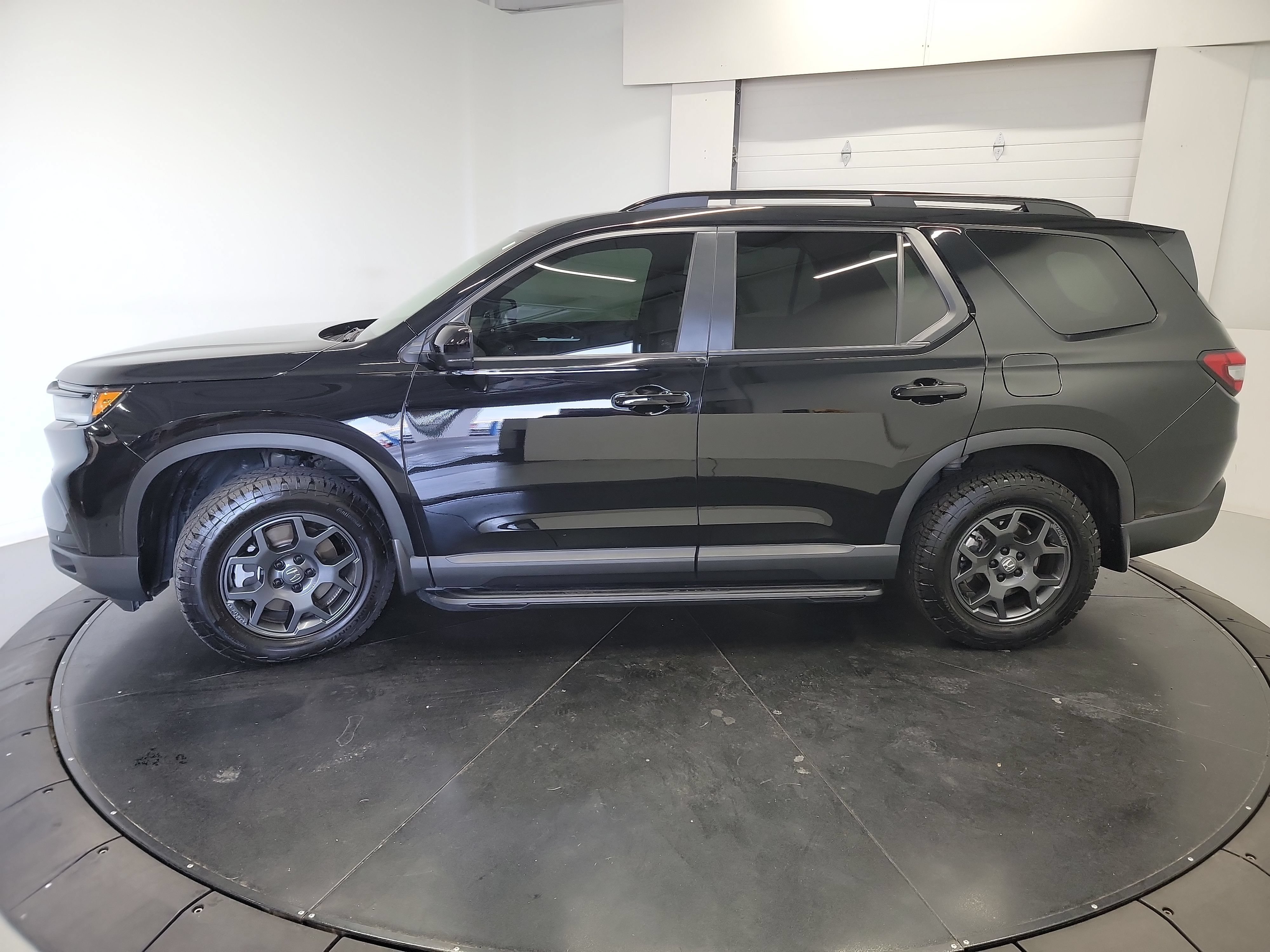 Used 2025 Honda Pilot TrailSport image 5