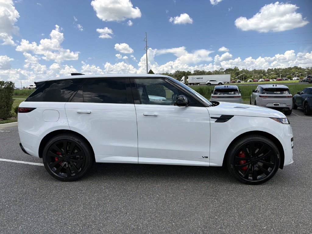 New 2026 Land Rover Range Rover Sport Dynamic SE AWD/4WD image 6