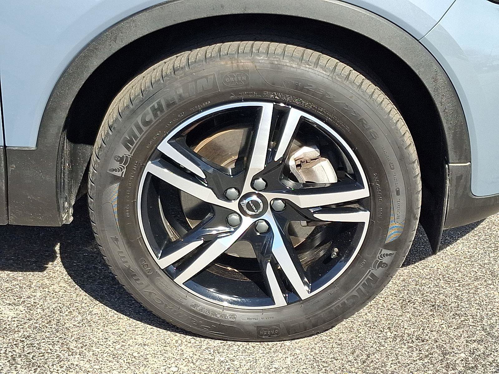 Certified 2023 Volvo XC40 B5 Core w/ Convenience Package image 8