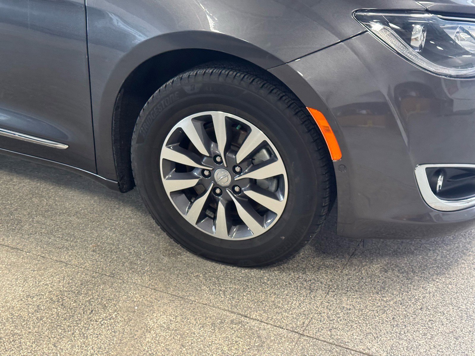 Used 2020 Chrysler Pacifica Touring-L Plus image 4