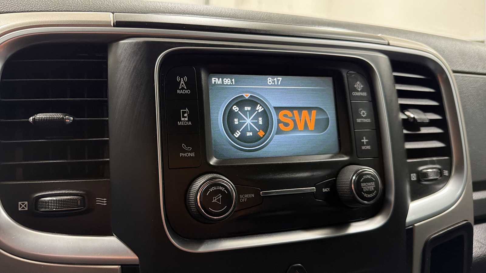 Used 2019 RAM 1500 Classic SLT AWD/4WD image 20