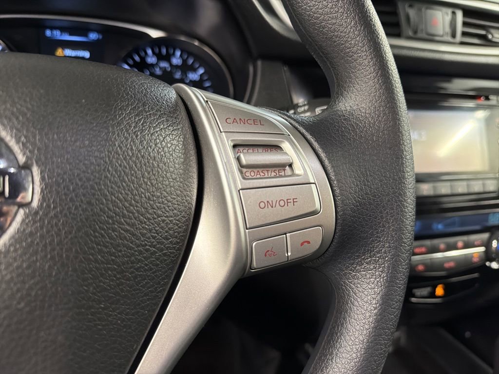 Used 2016 Nissan Rogue SV AWD/4WD image 16