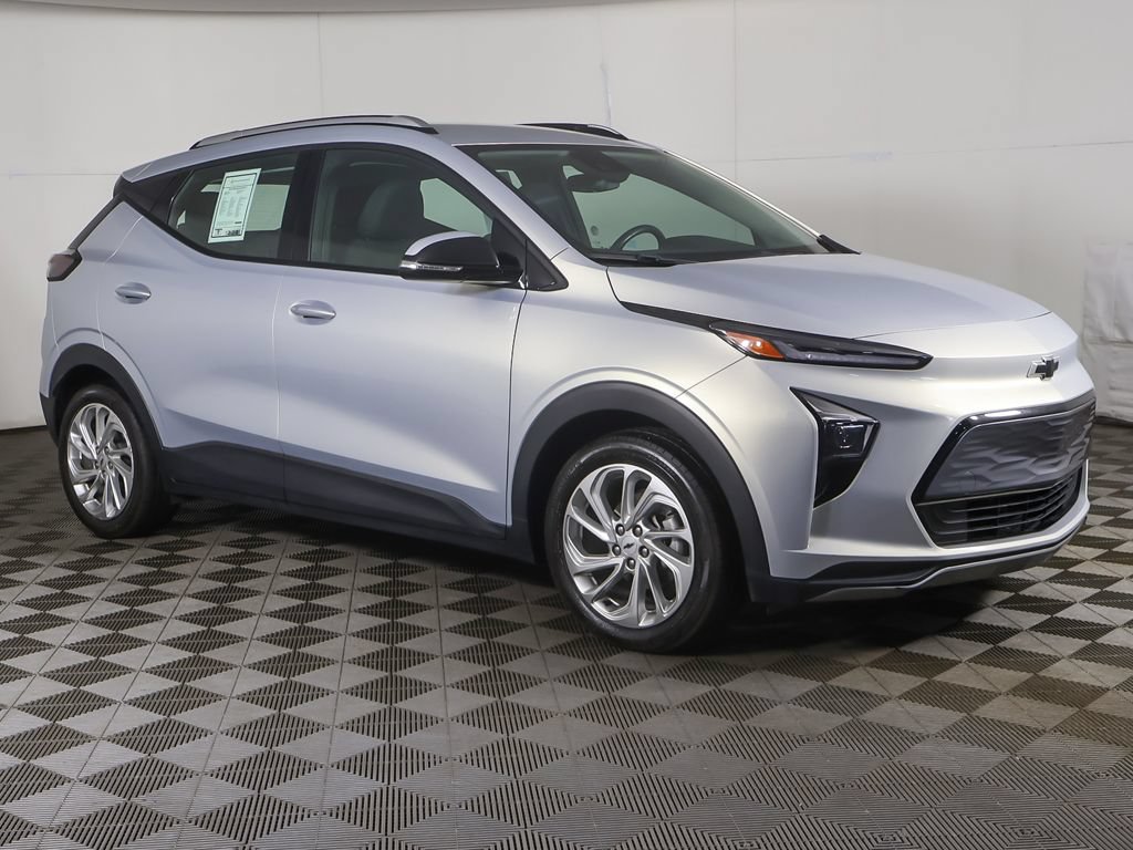 Used 2023 Chevrolet Bolt EUV LT FWD image 2