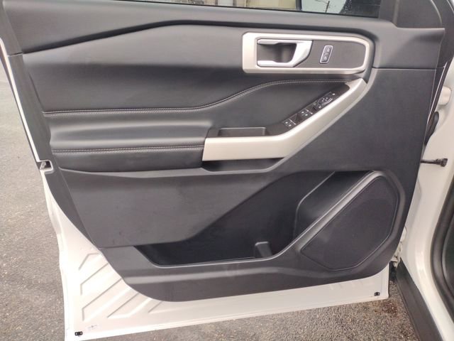 Used 2022 Ford Explorer XLT image 11