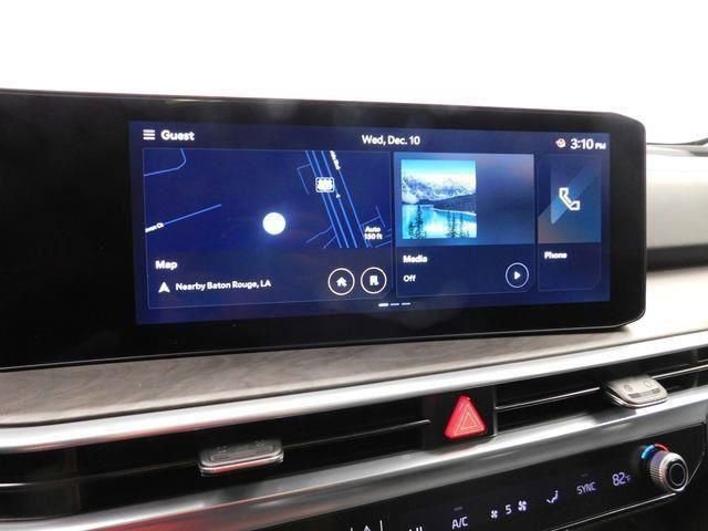 Used 2025 Kia Sorento SX image 46