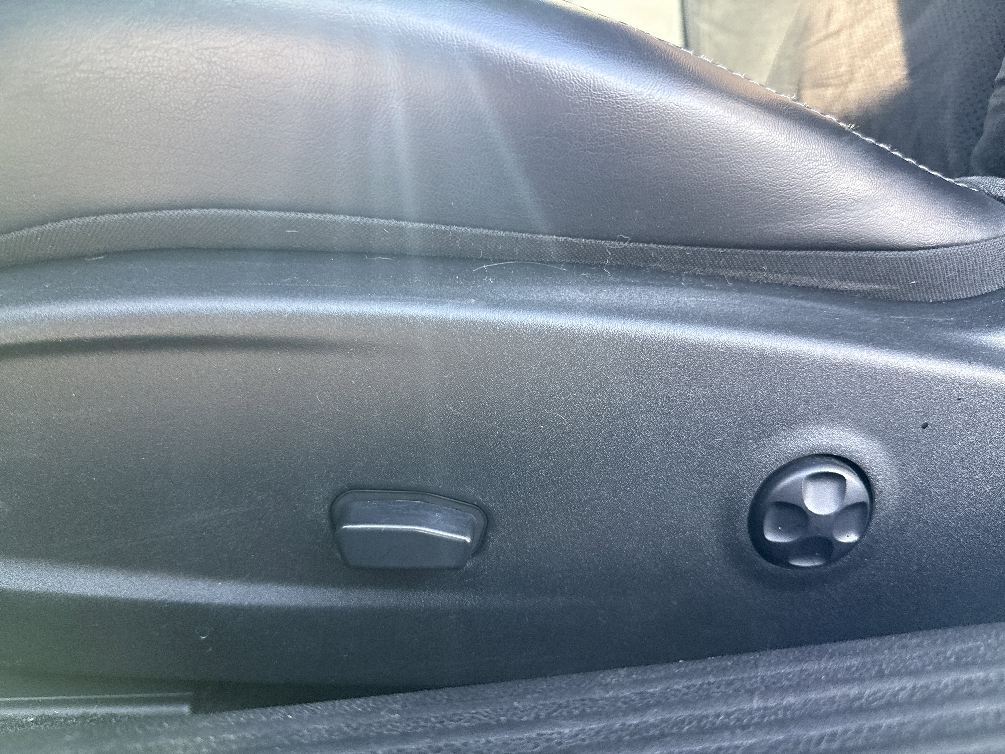 Used 2015 Dodge Challenger R/T Plus image 14