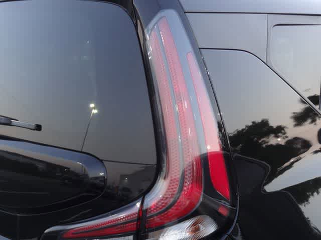 Used 2025 Kia Soul LX w/ LX Technology Package FWD image 20
