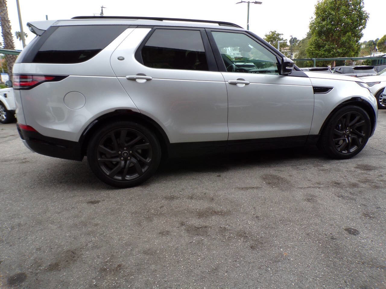 Used 2017 Land Rover Discovery HSE AWD/4WD image 7