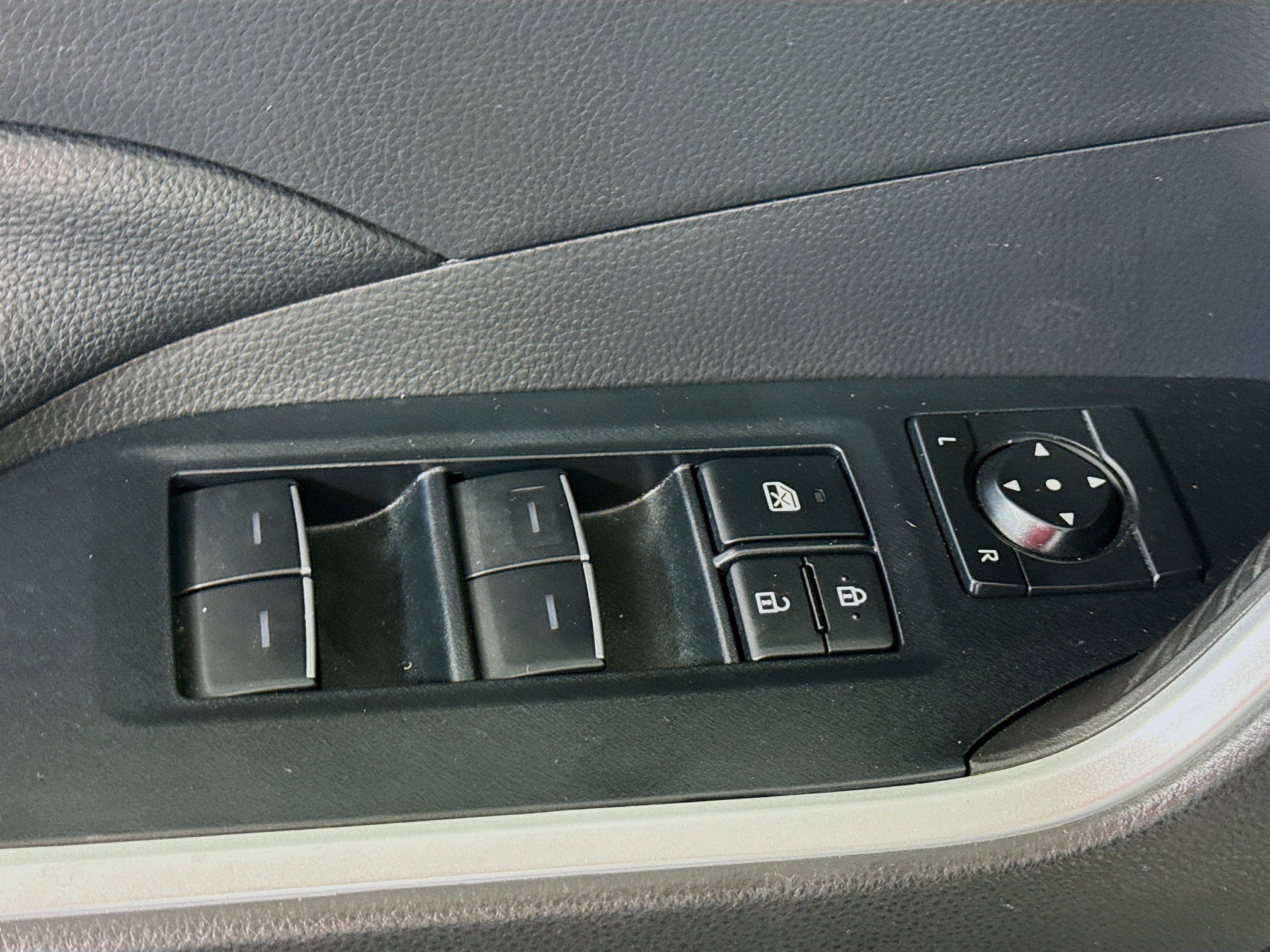 Used 2022 Toyota RAV4 XLE image 24