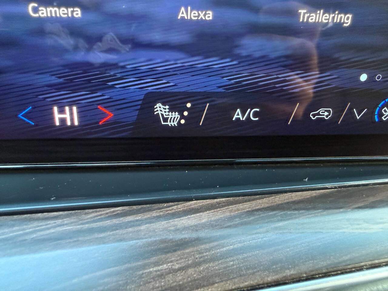 Used 2025 Chevrolet Suburban Z71 image 47