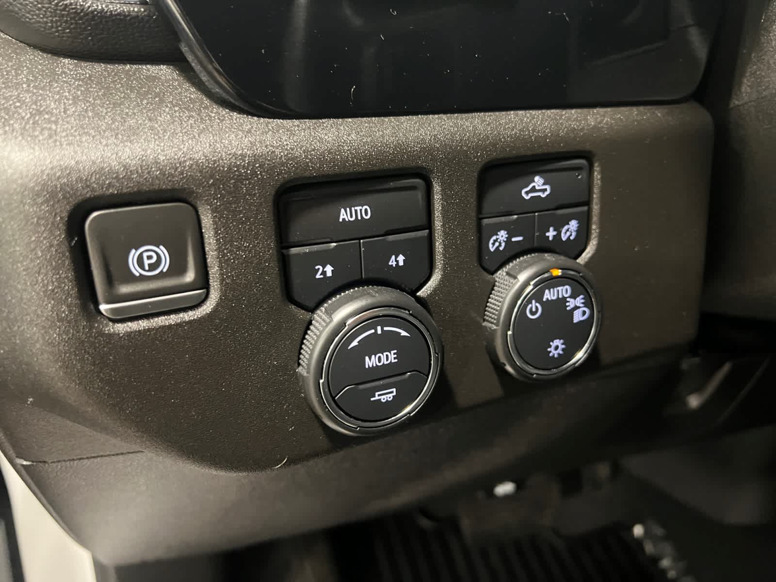 Used 2023 Chevrolet Silverado 1500 LT AWD/4WD image 15
