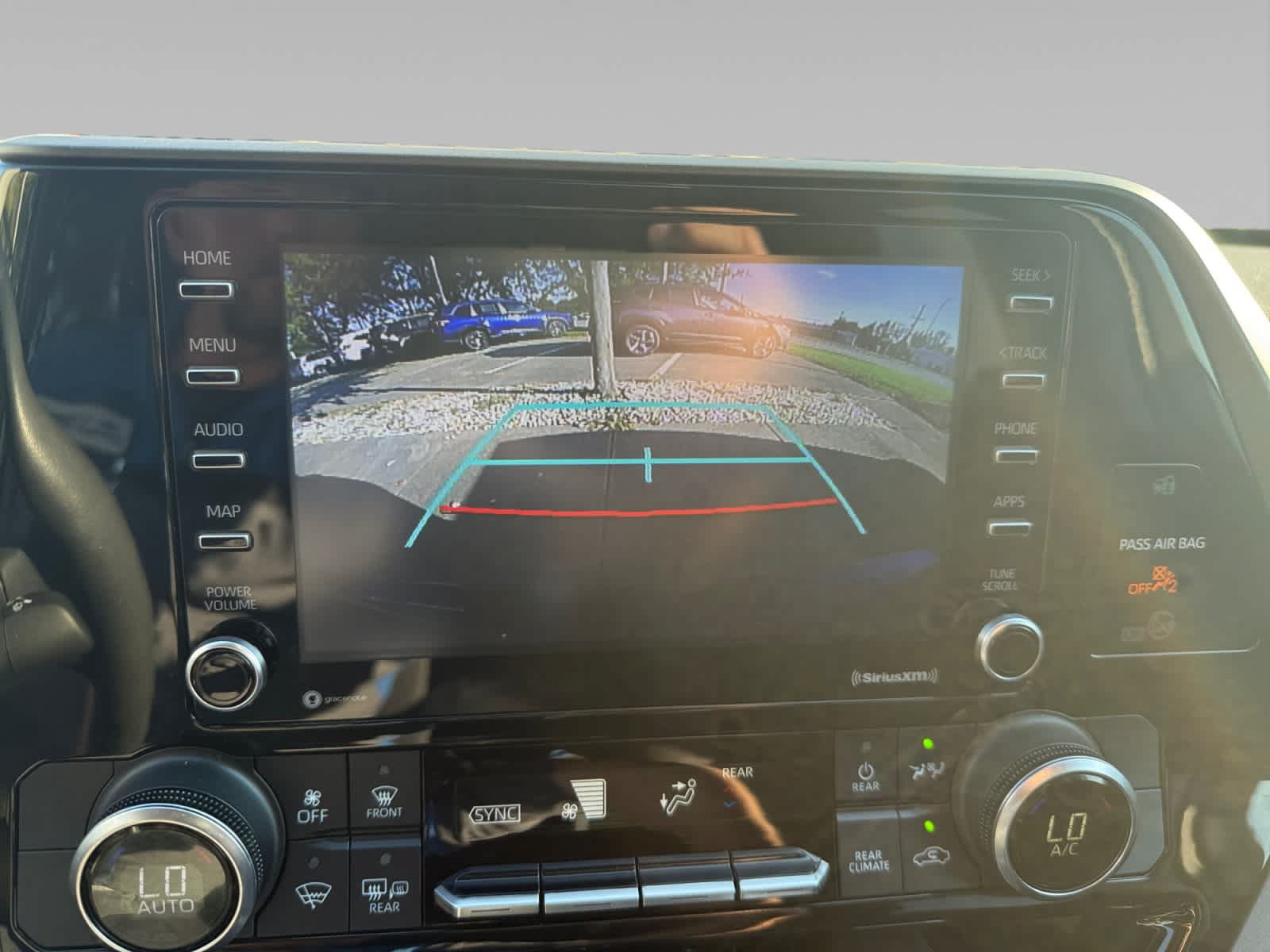 Used 2022 Toyota Highlander L FWD image 16
