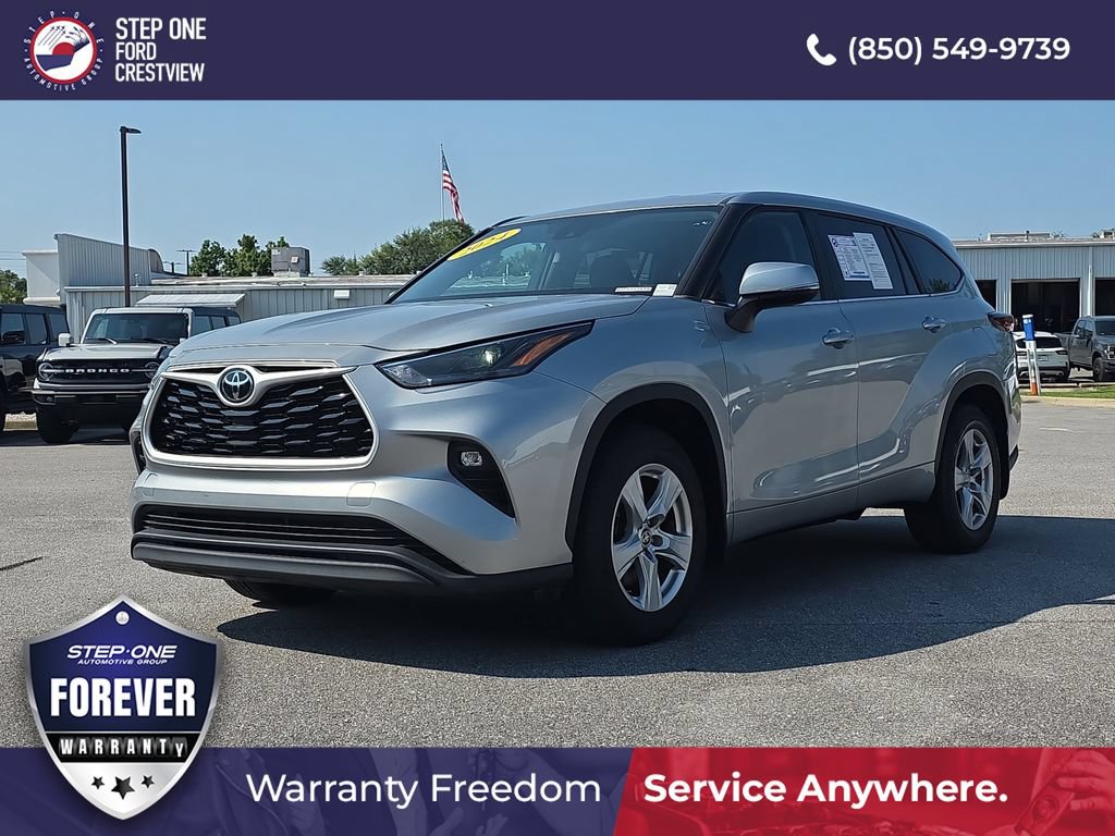 Used 2024 Toyota Highlander LE AWD/4WD image 1