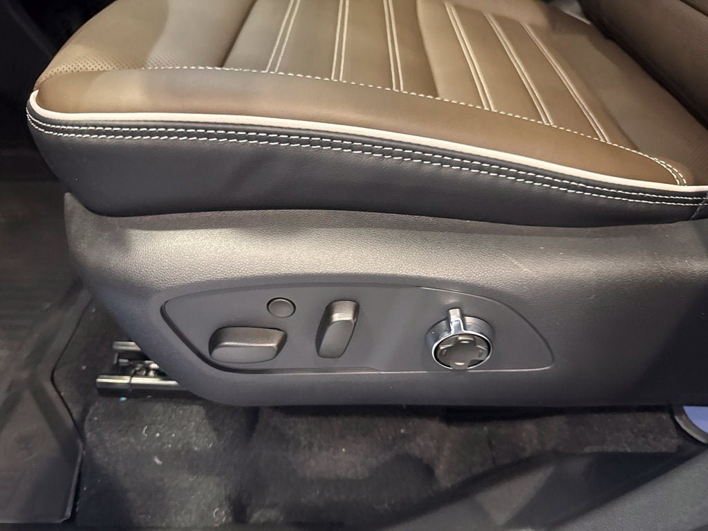 New 2027 GMC Acadia Denali Ultimate w/ LPO, Floor Liner Package AWD/4WD image 29