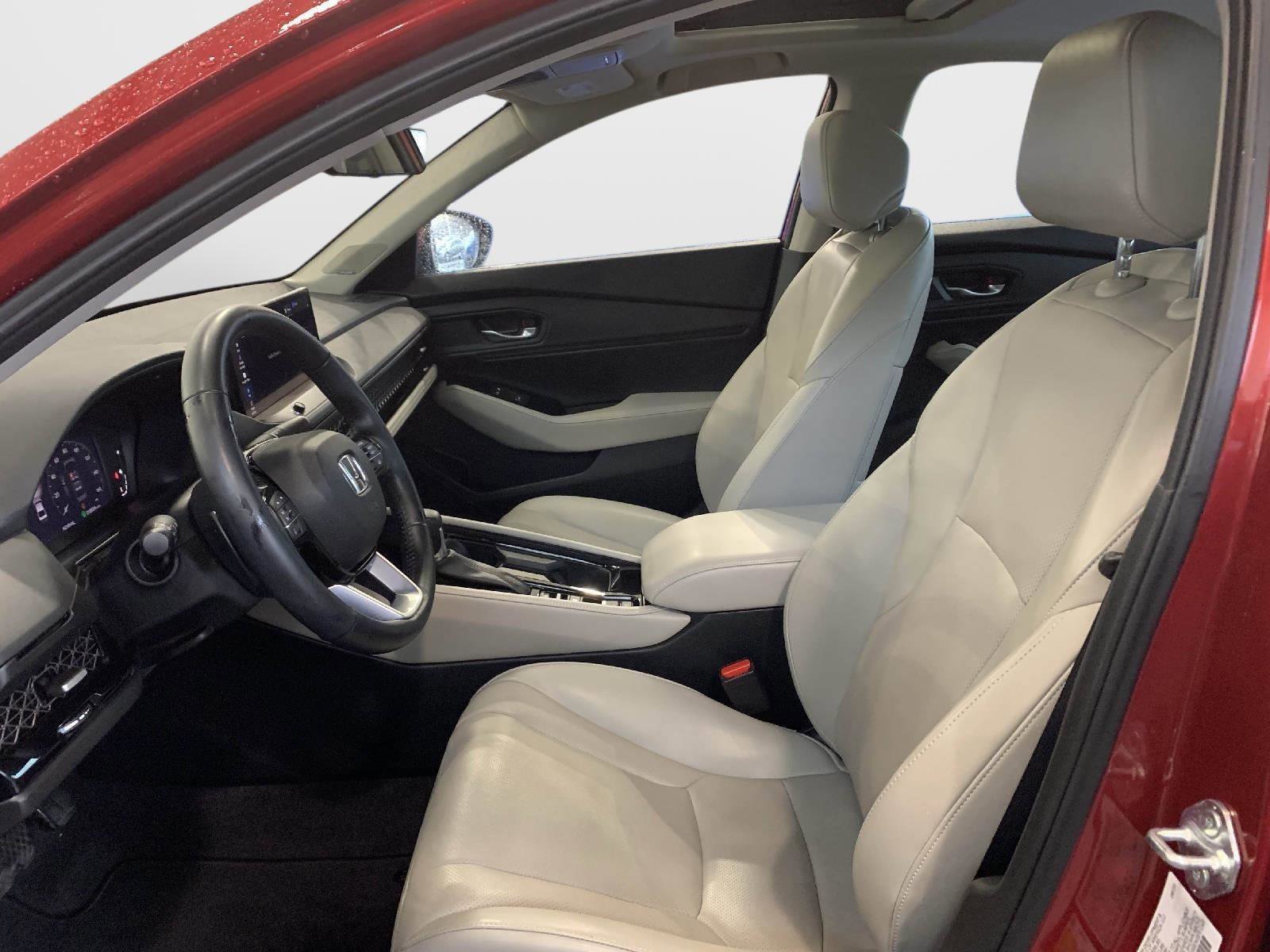 Used 2023 Honda Accord Touring image 14