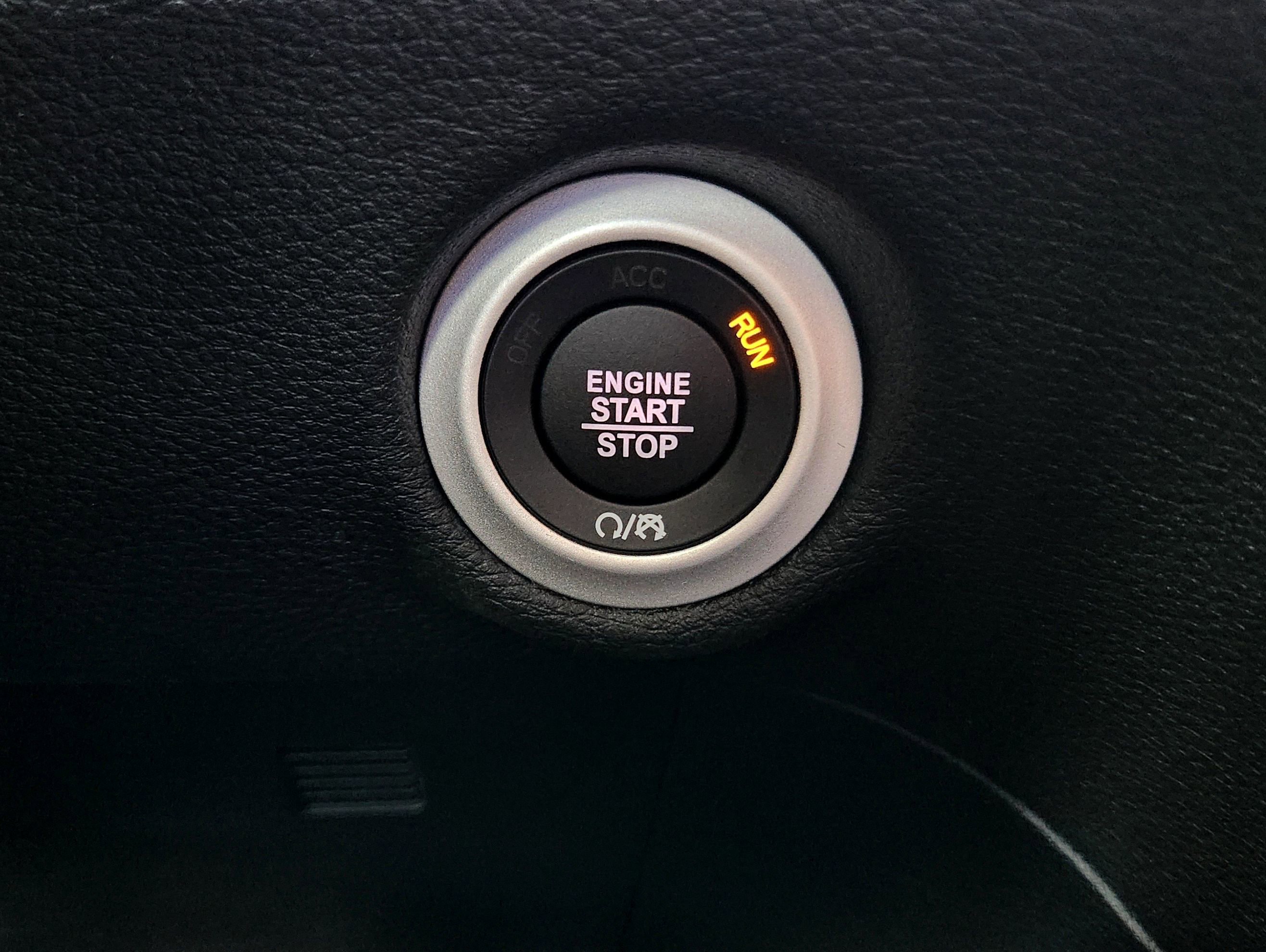 New 2026 Chrysler Pacifica Limited w/ Uconnect Theater Family Group image 28