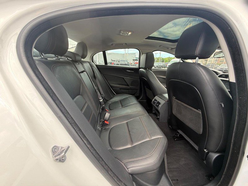 Used 2018 Jaguar XE Prestige AWD/4WD image 14