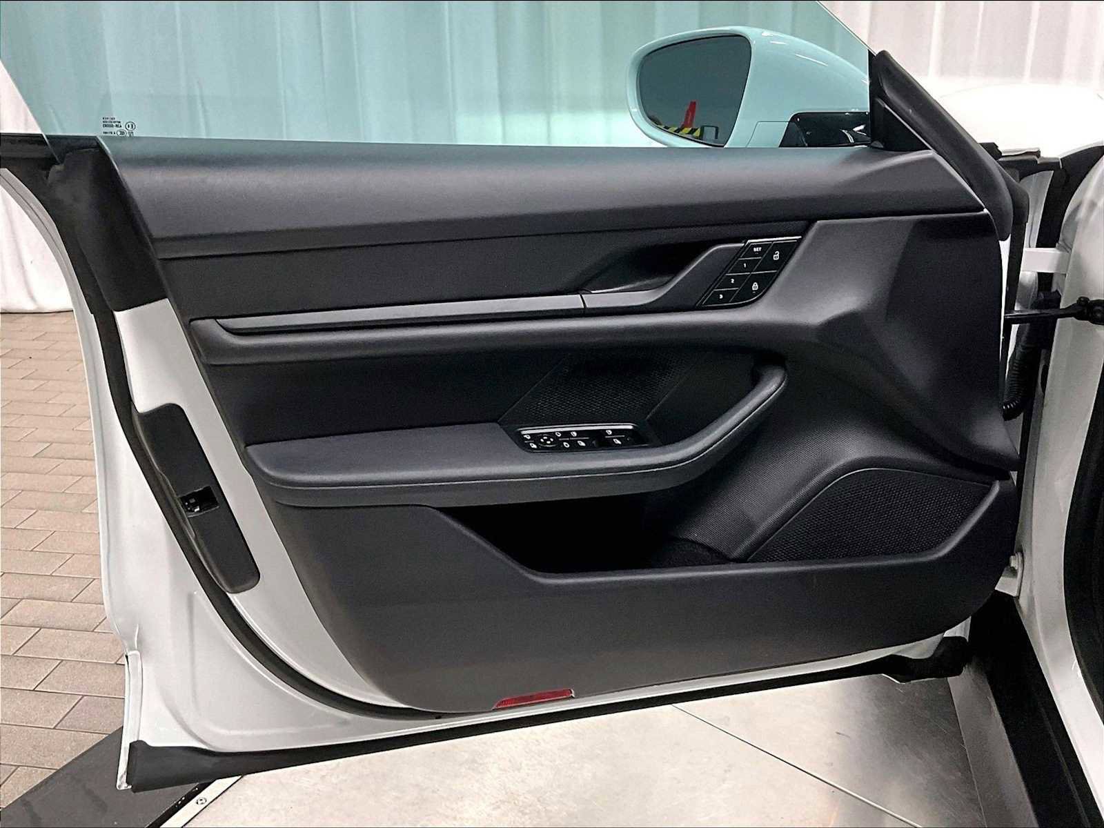 Used 2022 Porsche Taycan image 24