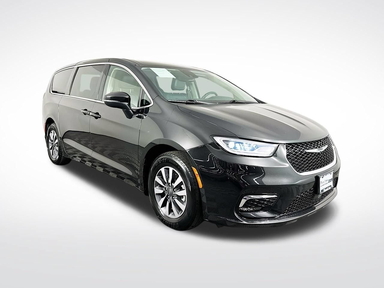 Used 2023 Chrysler Pacifica Touring-L
